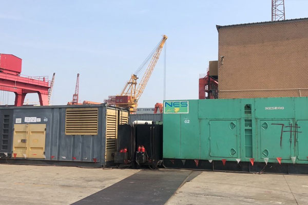 扬中发电机出租空气滤清器的清洁频率是多少？